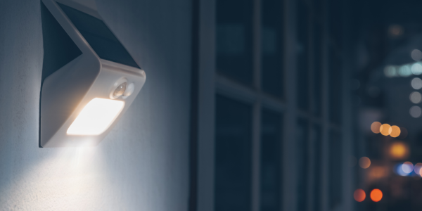 Lampy solarne z czujnikiem zmierzchu – oszczędność czy marketing?